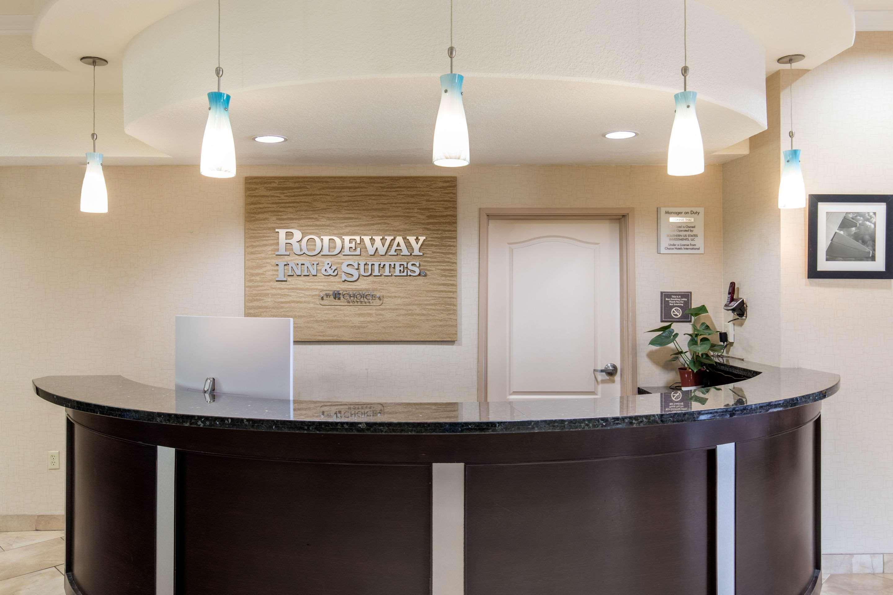 Rodeway Inn & Suites Hillsboro Exterior photo