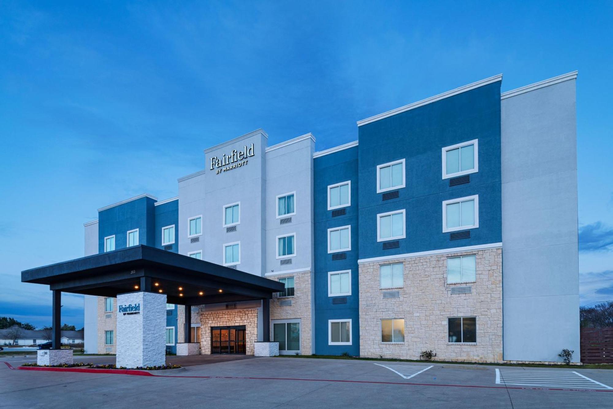 Fairfield By Marriott Inn & Suites Hillsboro Exterior photo